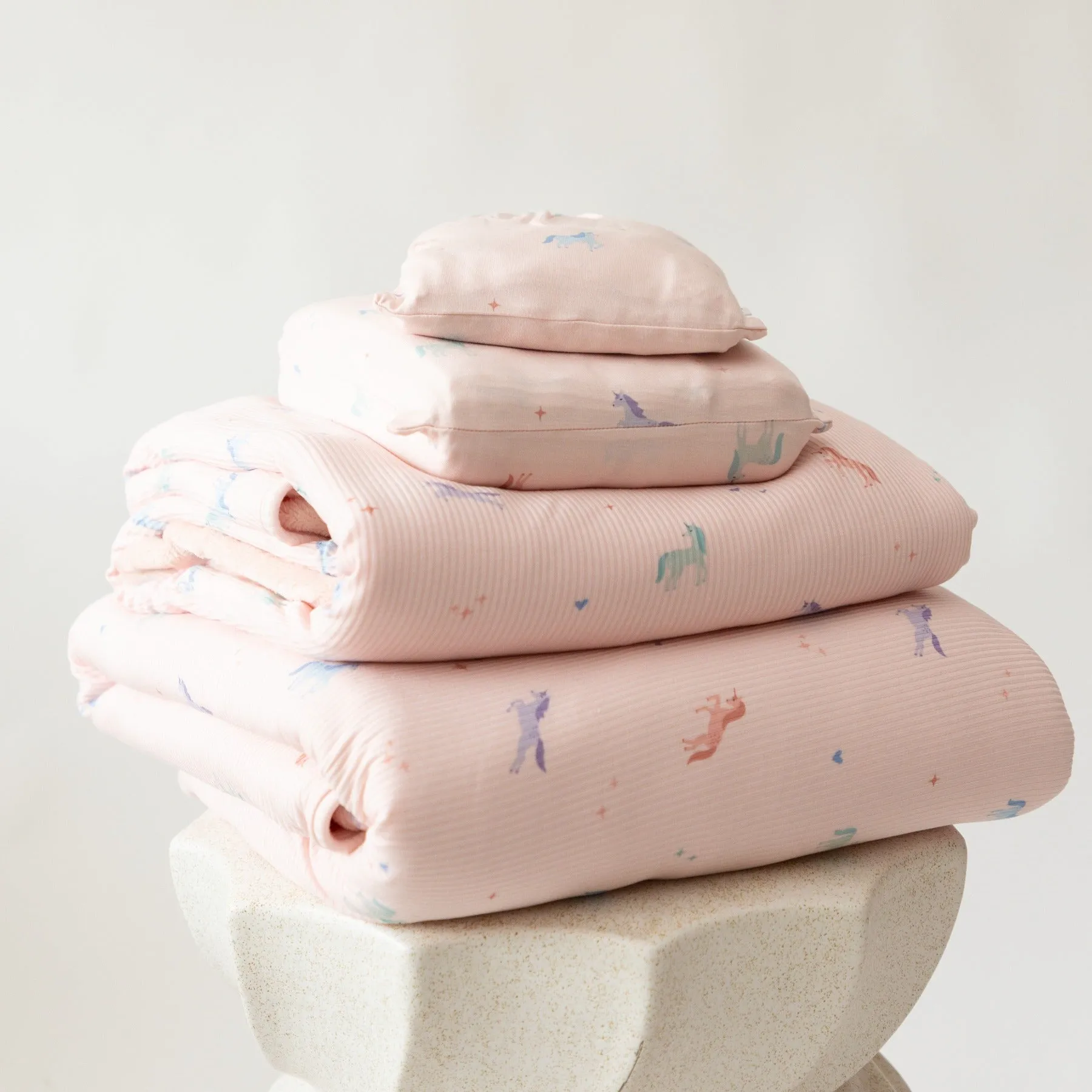 Unicorns Small Ribbed Toddler Blanket